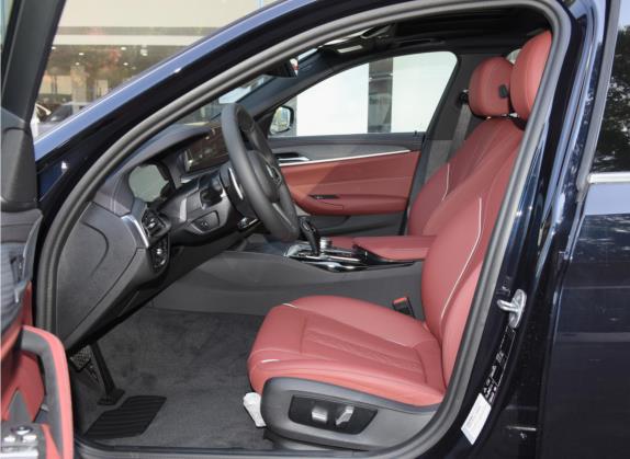 宝马5系 2021款 530Li xDrive M运动套装 车厢座椅   前排空间