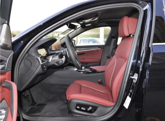 宝马5系 2021款 530Li 尊享型 M运动套装 车厢座椅   前排空间
