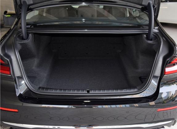 宝马5系 2021款 改款 530Li xDrive 豪华套装 车厢座椅   后备厢