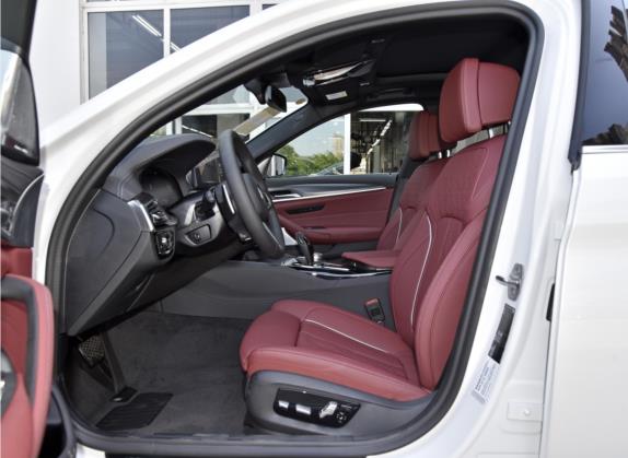 宝马5系 2021款 改款 530Li 行政型 M运动套装 车厢座椅   前排空间