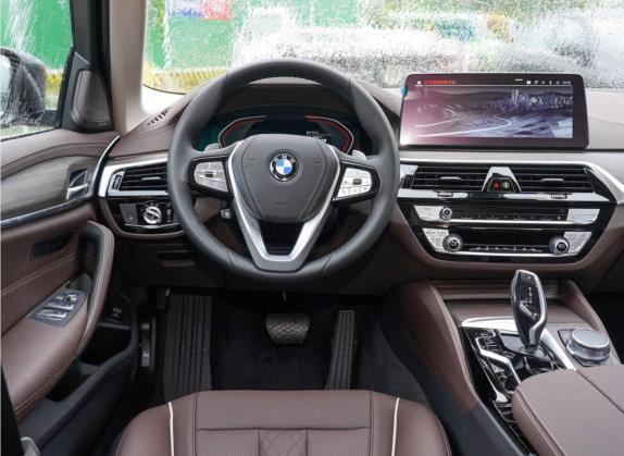 宝马5系 2022款 530Li xDrive 豪华套装 中控类   驾驶位