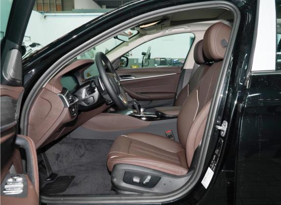 宝马5系 2022款 530Li xDrive 豪华套装 车厢座椅   前排空间