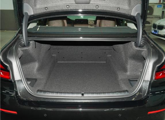 宝马5系 2022款 530Li xDrive 豪华套装 车厢座椅   后备厢