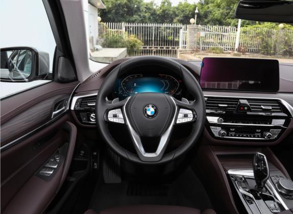 宝马5系 2022款 530Li 尊享型 豪华套装 中控类   驾驶位