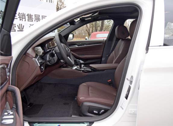 宝马5系 2022款 改款 525Li M运动套装 车厢座椅   前排空间