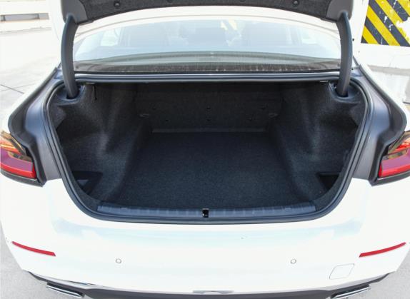 宝马5系 2022款 改款 530Li xDrive 豪华套装 车厢座椅   后备厢