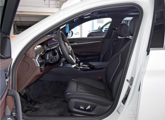 宝马5系 2022款 改款 530Li xDrive M运动套装 车厢座椅   前排空间