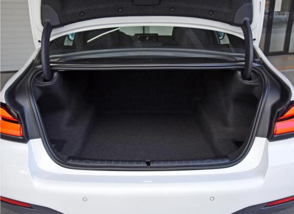 宝马5系 2022款 改款 530Li xDrive M运动套装 车厢座椅   后备厢