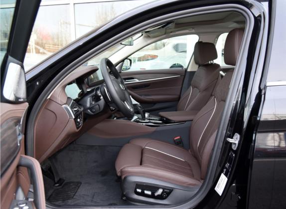 宝马5系 2022款 改款 530Li 行政型 豪华套装 车厢座椅   前排空间