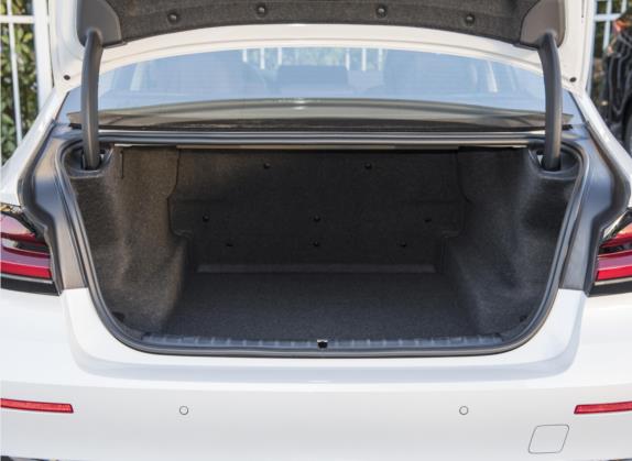 宝马5系 2022款 改款二 530Li 领先型 豪华套装 车厢座椅   后备厢