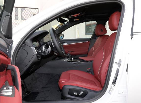 宝马5系 2022款 改款二 530Li xDrive M运动套装 车厢座椅   前排空间
