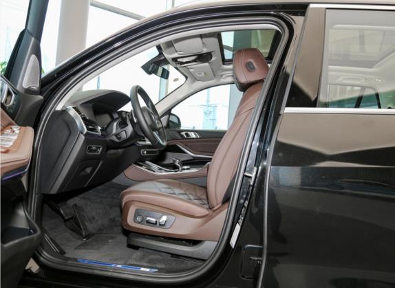 宝马X5 2022款 xDrive 30Li 尊享型M运动套装 车厢座椅   前排空间