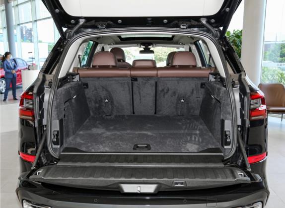 宝马X5 2022款 xDrive 30Li 尊享型M运动套装 车厢座椅   后备厢
