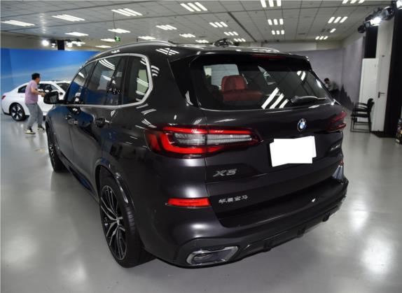 宝马X5 2022款 xDrive 40Li 尊享型M运动套装 外观   斜后