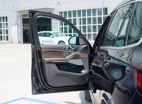 宝马X5 2022款 xDrive 40Li M运动套装 车厢座椅   前门板
