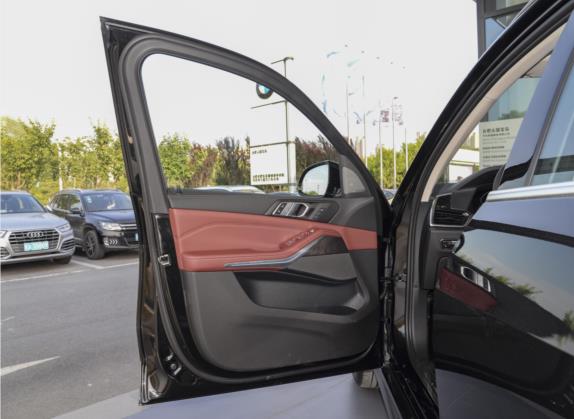 宝马X5 2022款 xDrive 30Li M运动套装 车厢座椅   前门板