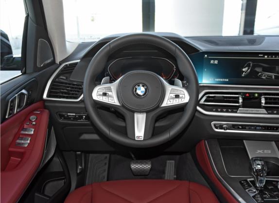 宝马X5 2022款 改款 xDrive 30Li 尊享型M运动套装 中控类   驾驶位