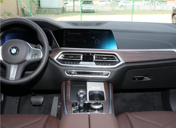 宝马X5 2022款 改款 xDrive 40Li M运动套装 中控类   中控台