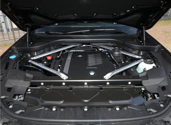 宝马X5 2022款 改款 xDrive 40Li M运动套装 其他细节类   发动机舱