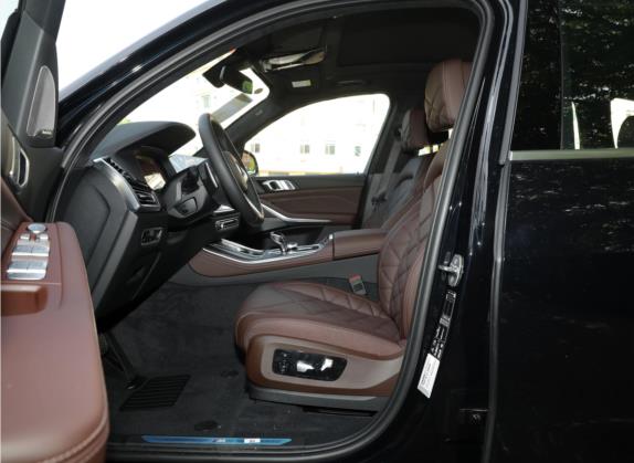 宝马X5 2022款 改款 xDrive 40Li M运动套装 车厢座椅   前排空间