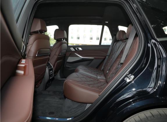 宝马X5 2022款 改款 xDrive 40Li M运动套装 车厢座椅   后排空间