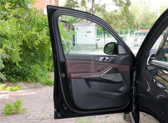 宝马X5 2022款 改款 xDrive 40Li M运动套装 车厢座椅   前门板