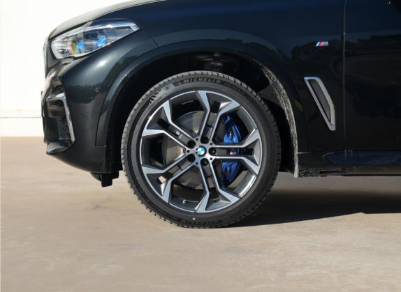 宝马X5 2022款 改款 xDrive 40Li 尊享型M运动套装 其他细节类   前轮