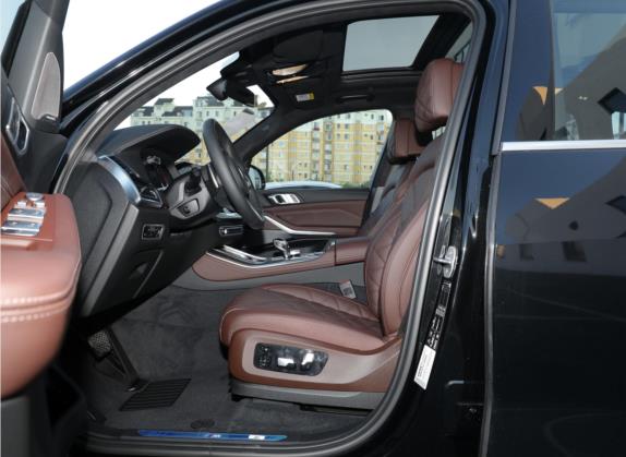 宝马X5 2022款 改款 xDrive 40Li 尊享型M运动套装 车厢座椅   前排空间