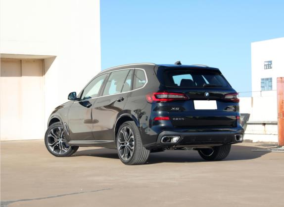 宝马X5 2022款 改款 xDrive 40Li 尊享型M运动套装 外观   斜后