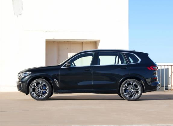 宝马X5 2022款 改款 xDrive 40Li 尊享型M运动套装 外观   正侧