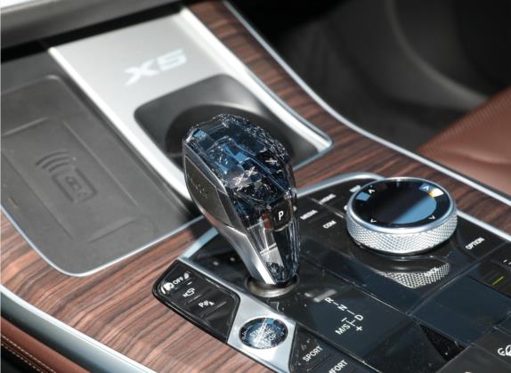 宝马X5 2022款 改款 xDrive 40Li 尊享型M运动套装 中控类   挡把