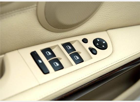 宝马3系 2009款 325i 时尚型 车厢座椅   门窗控制