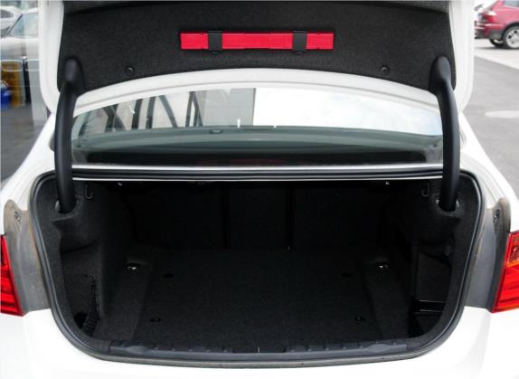 宝马3系 2013款 320i 进取型 车厢座椅   后备厢