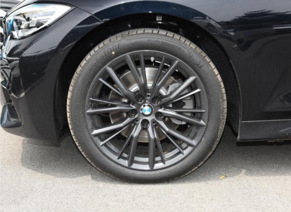 宝马3系 2021款 改款二 330Li xDrive M运动曜夜套装 其他细节类   前轮