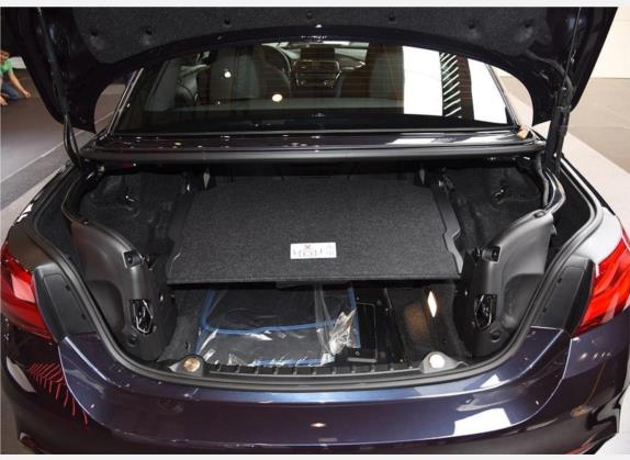宝马M4 2018款 M4敞篷轿跑车车迷限量版 车厢座椅   后备厢