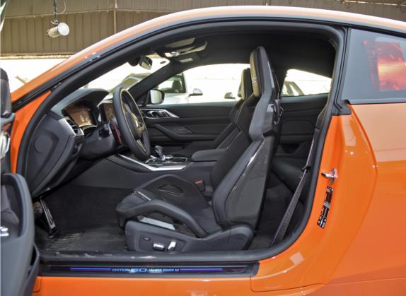 宝马M4 2023款 M4双门轿跑车 M xDrive M 50周年专属限量版 车厢座椅   前排空间
