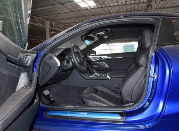 宝马M8 2019款 M8 双门轿跑车 车厢座椅   前排空间
