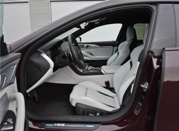 宝马M8 2020款 M8 四门轿跑车 雷霆版 车厢座椅   前排空间