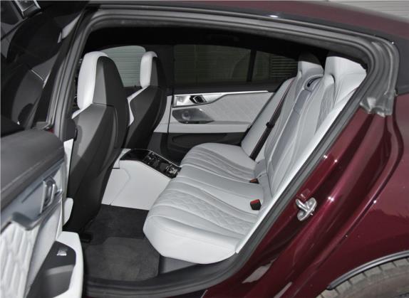 宝马M8 2020款 M8 四门轿跑车 雷霆版 车厢座椅   后排空间