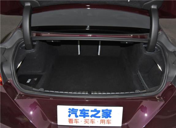 宝马M8 2020款 M8 四门轿跑车 雷霆版 车厢座椅   后备厢
