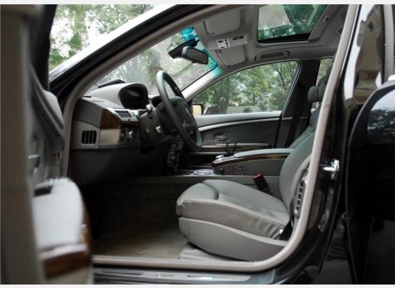 宝马7系 2005款 750Li 车厢座椅   前排空间