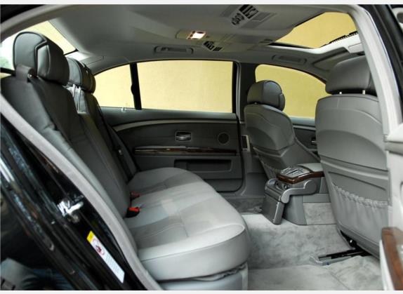 宝马7系 2005款 750Li 车厢座椅   后排空间