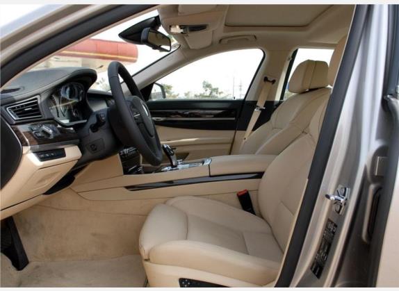 宝马7系 2009款 740Li尊贵型 车厢座椅   前排空间