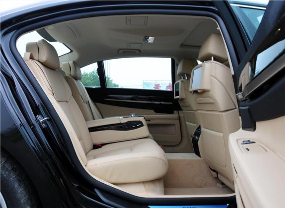 宝马7系 2011款 750Li xDrive 车厢座椅   后排空间