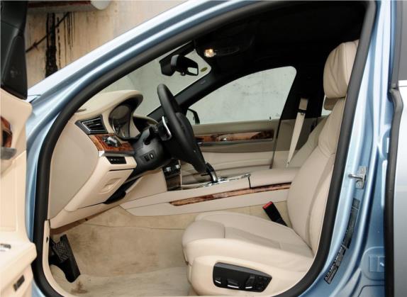 宝马7系 2013款 740Li 混合动力版 车厢座椅   前排空间