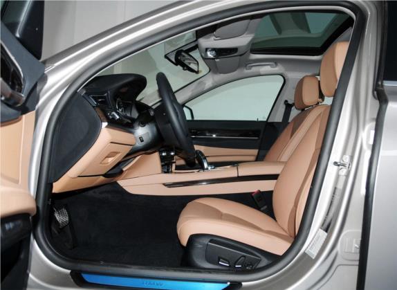 宝马7系 2013款 730Li 领先型 车厢座椅   前排空间
