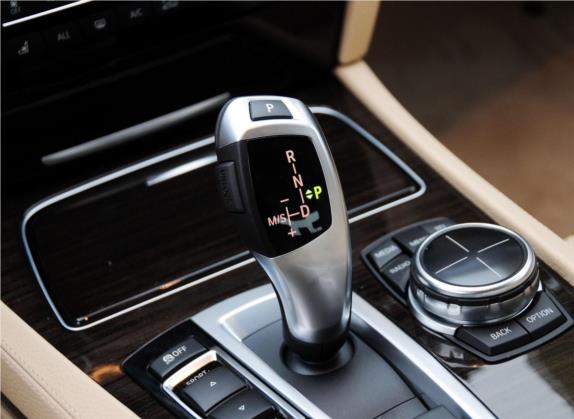 宝马7系 2013款 740Li 领先型 中控类   挡把