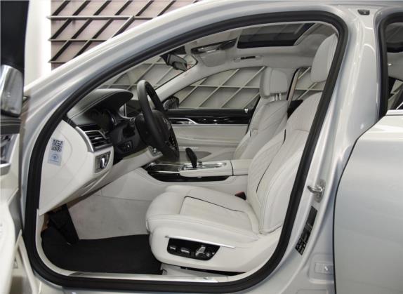 宝马7系 2017款 740Li xDrive 个性化定制版 车厢座椅   前排空间