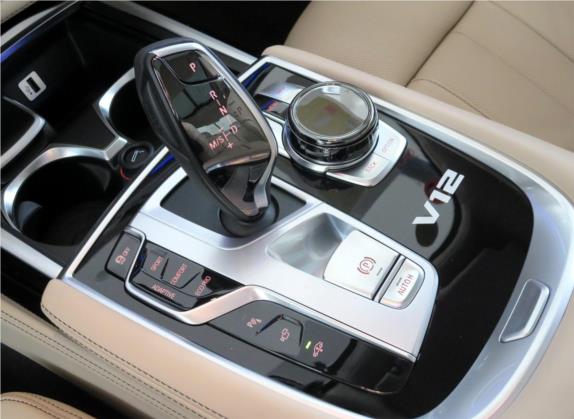 宝马7系 2017款 M760Li xDrive 卓越奢华版 中控类   挡把