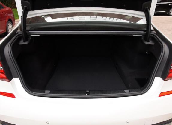 宝马7系 2018款 730Li 领先型 M运动套装 车厢座椅   后备厢